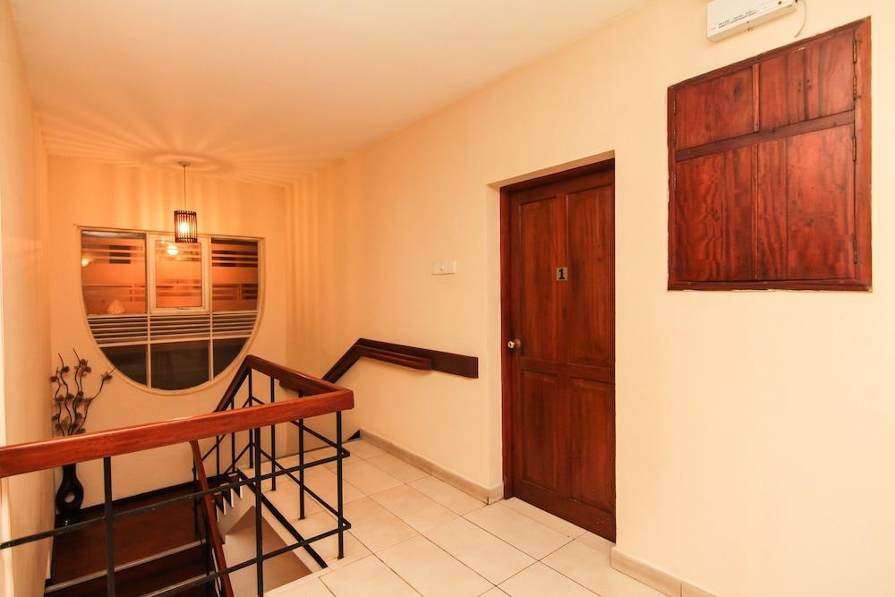 Aca Accommodation Коломбо Экстерьер фото